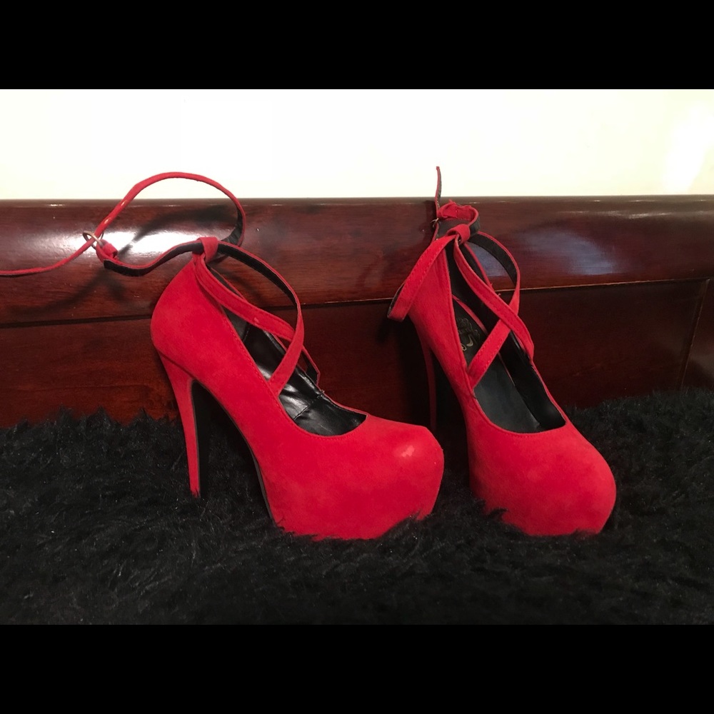 BERYL RED HEELS SIZE 5 used